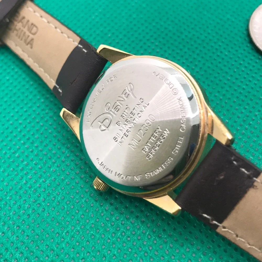 Mickey‎ Mouse and friends watch